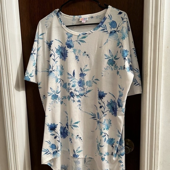 Lularoe shirt size small - Picture 1 of 2